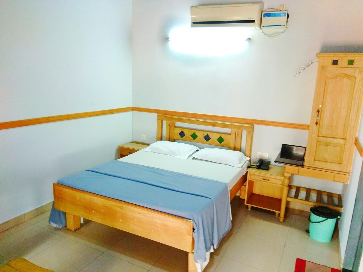 Hotel Maple Regency Kochi Bagian luar foto