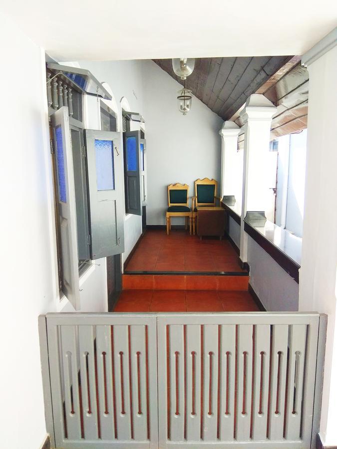 Hotel Maple Regency Kochi Bagian luar foto
