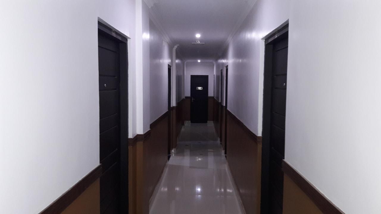 Hotel Maple Regency Kochi Bagian luar foto