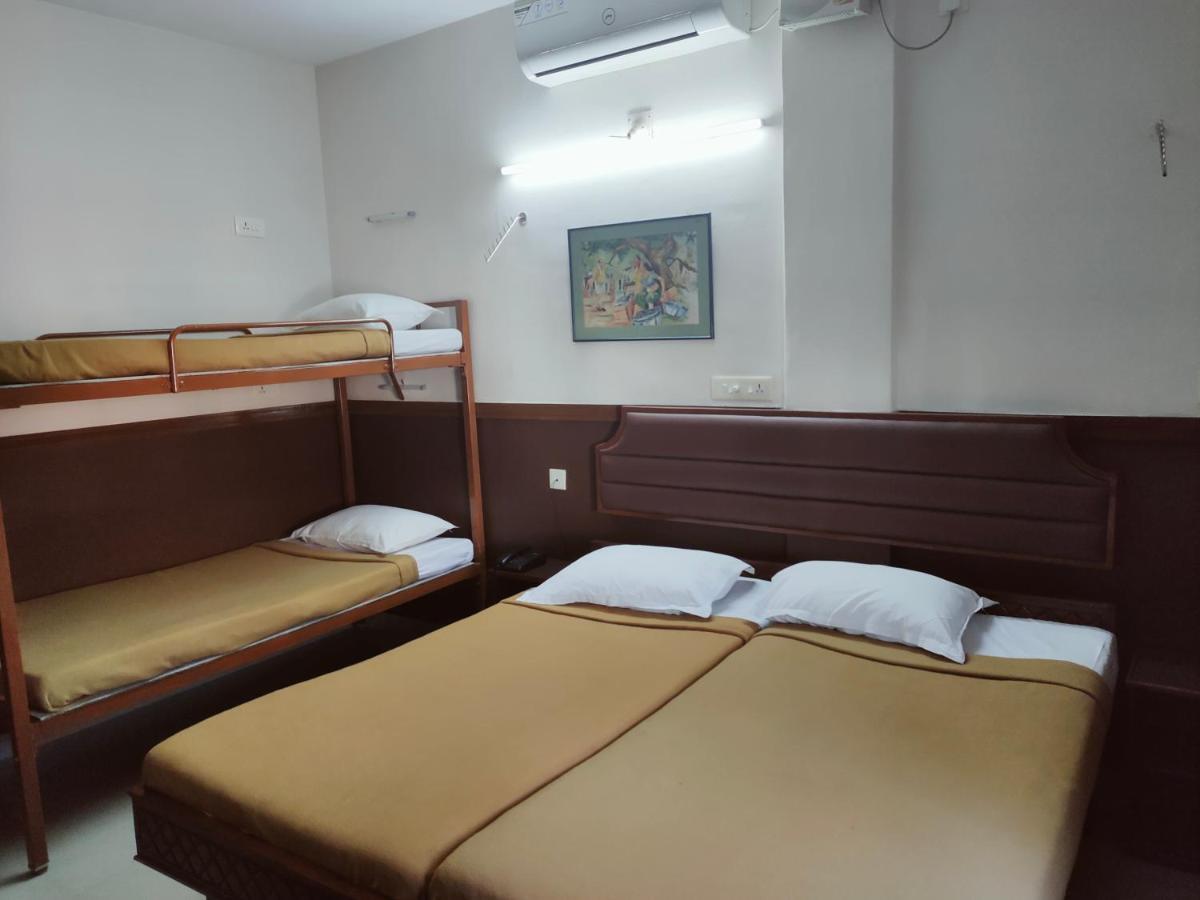 Hotel Maple Regency Kochi Bagian luar foto