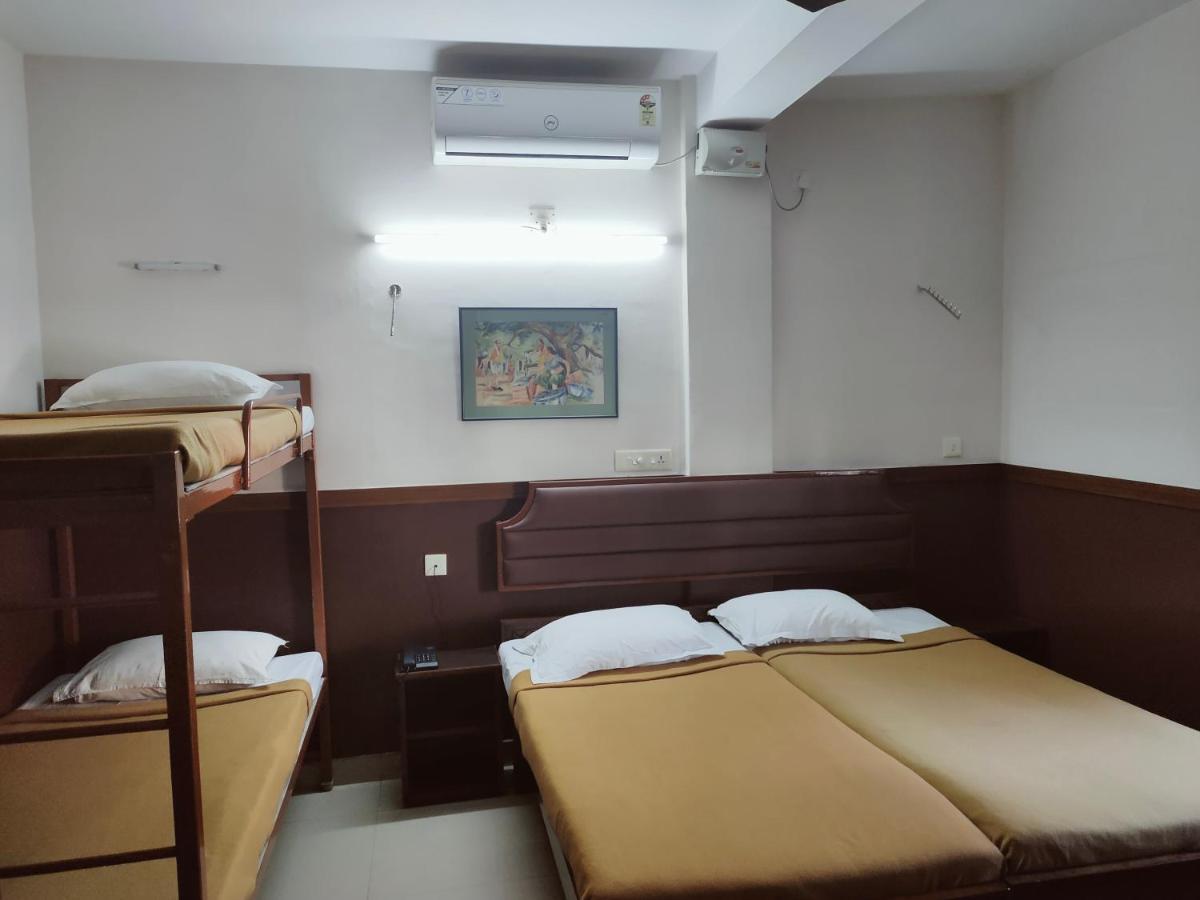 Hotel Maple Regency Kochi Bagian luar foto