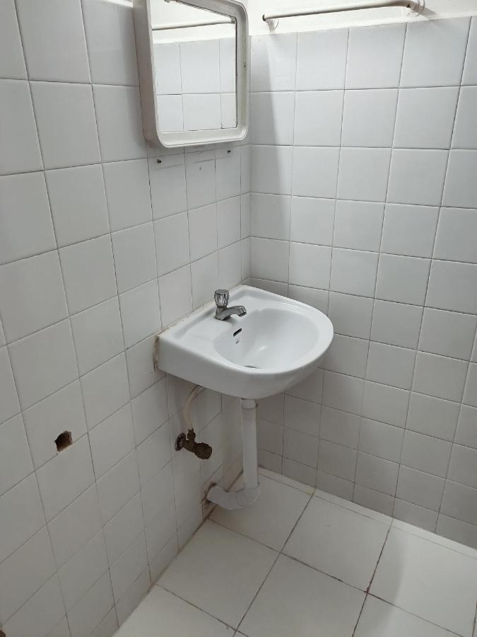 Hotel Maple Regency Kochi Bagian luar foto