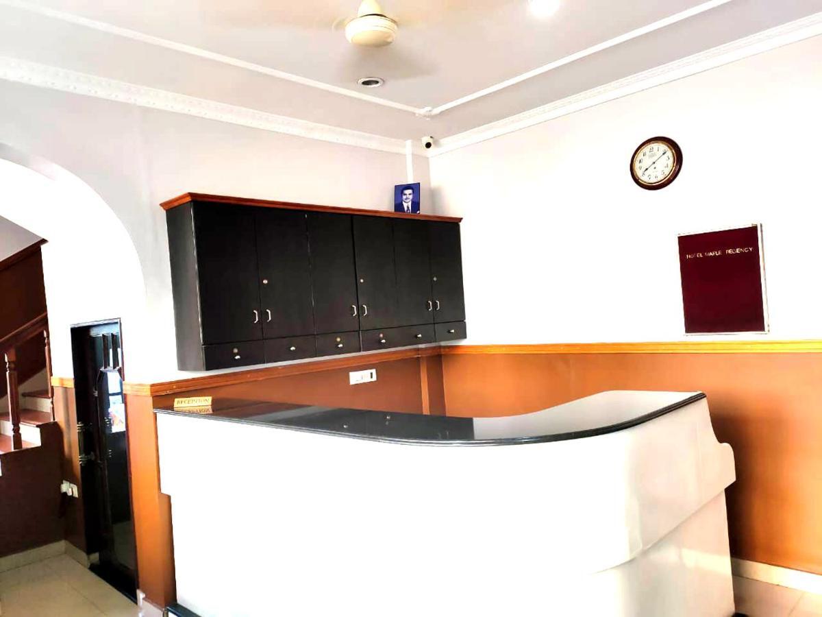 Hotel Maple Regency Kochi Bagian luar foto
